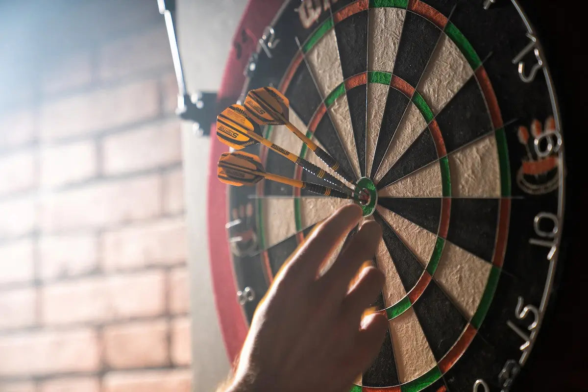Dartscheibe mit Pfeilen