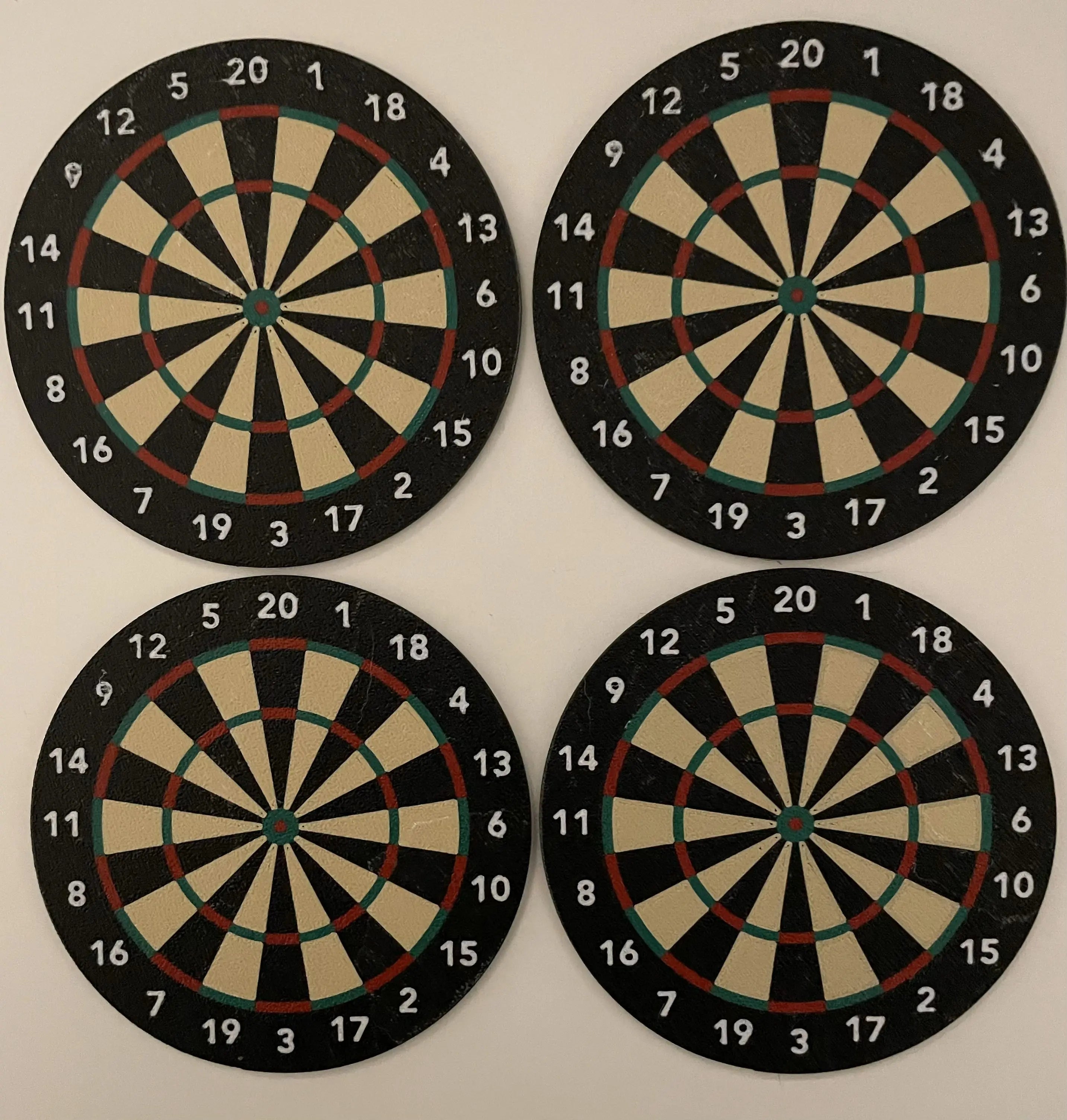 Invisible-Darts-Bierdeckel-Untersetzer-Dartboard-4-Stueck